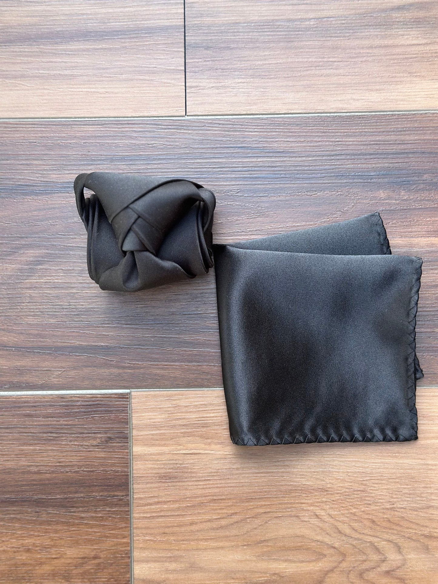 Eldredge Knot Pre-tied Necktie: Adjustable Wedding Groomsmen Tie