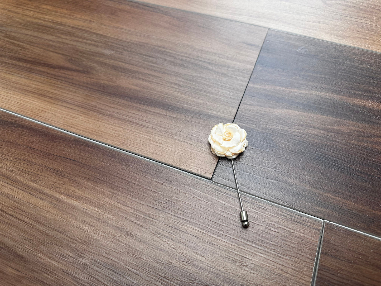 Double Trinity Knot Necktie: Pre-tied Wedding Neckwear