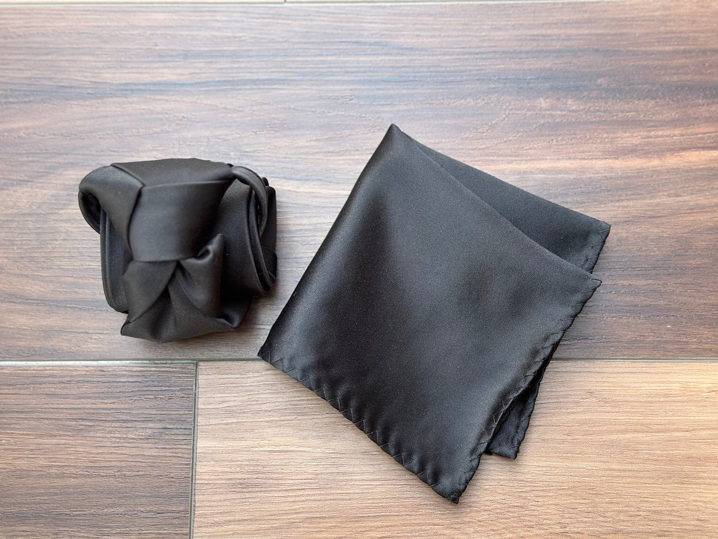 Virginia Knot Necktie: Pre-Tied Wedding Necktie