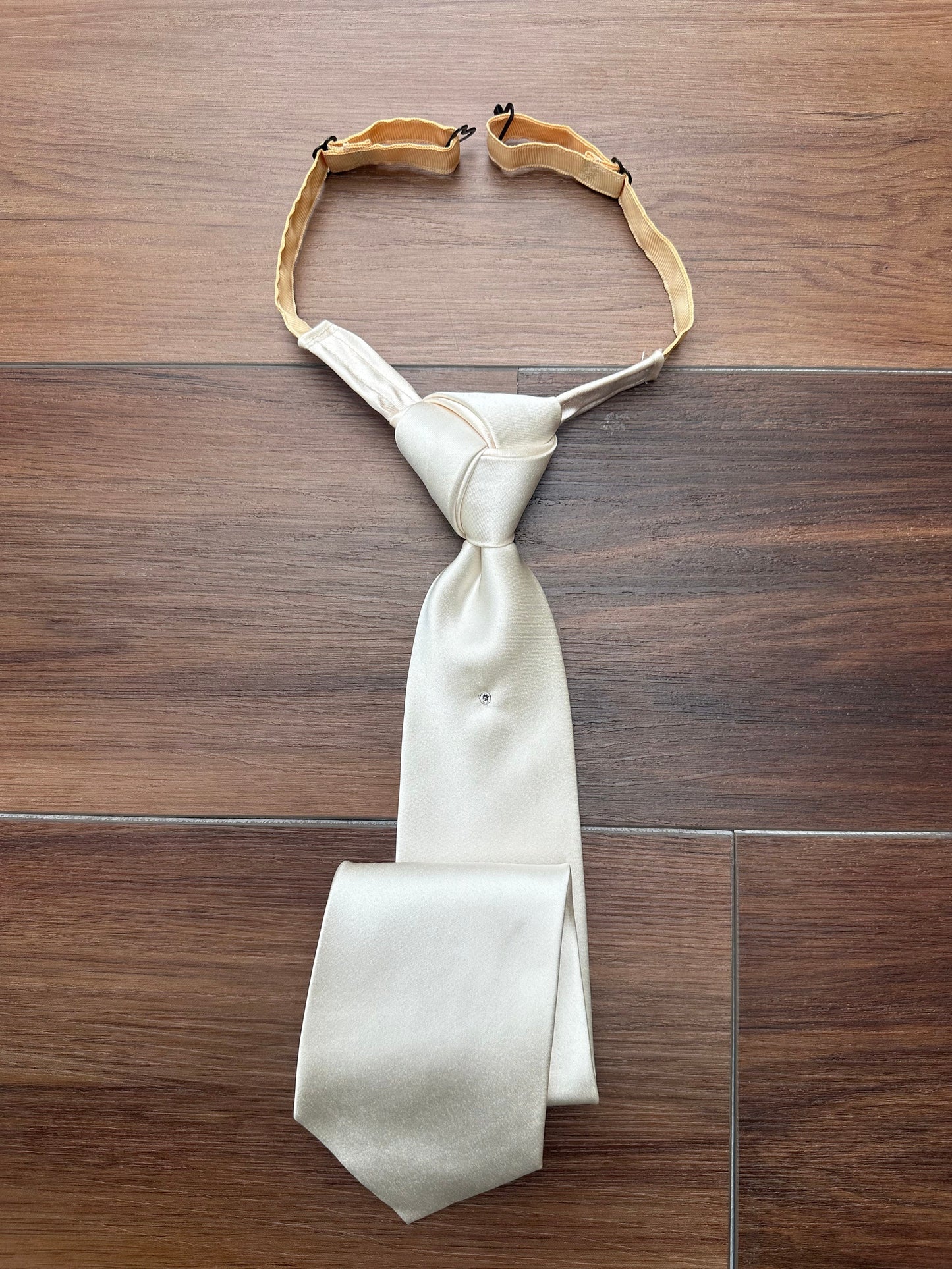 Double Trinity Knot Necktie: Pre-tied Wedding Neckwear