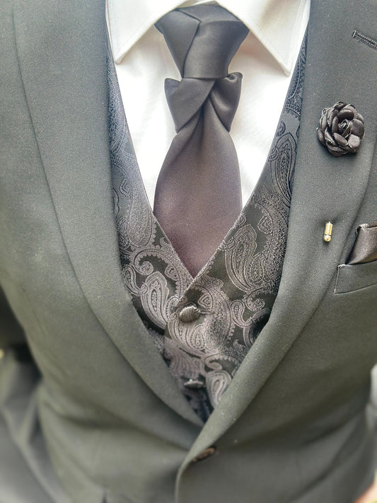Virginia Knot Necktie: Pre-Tied Wedding Necktie