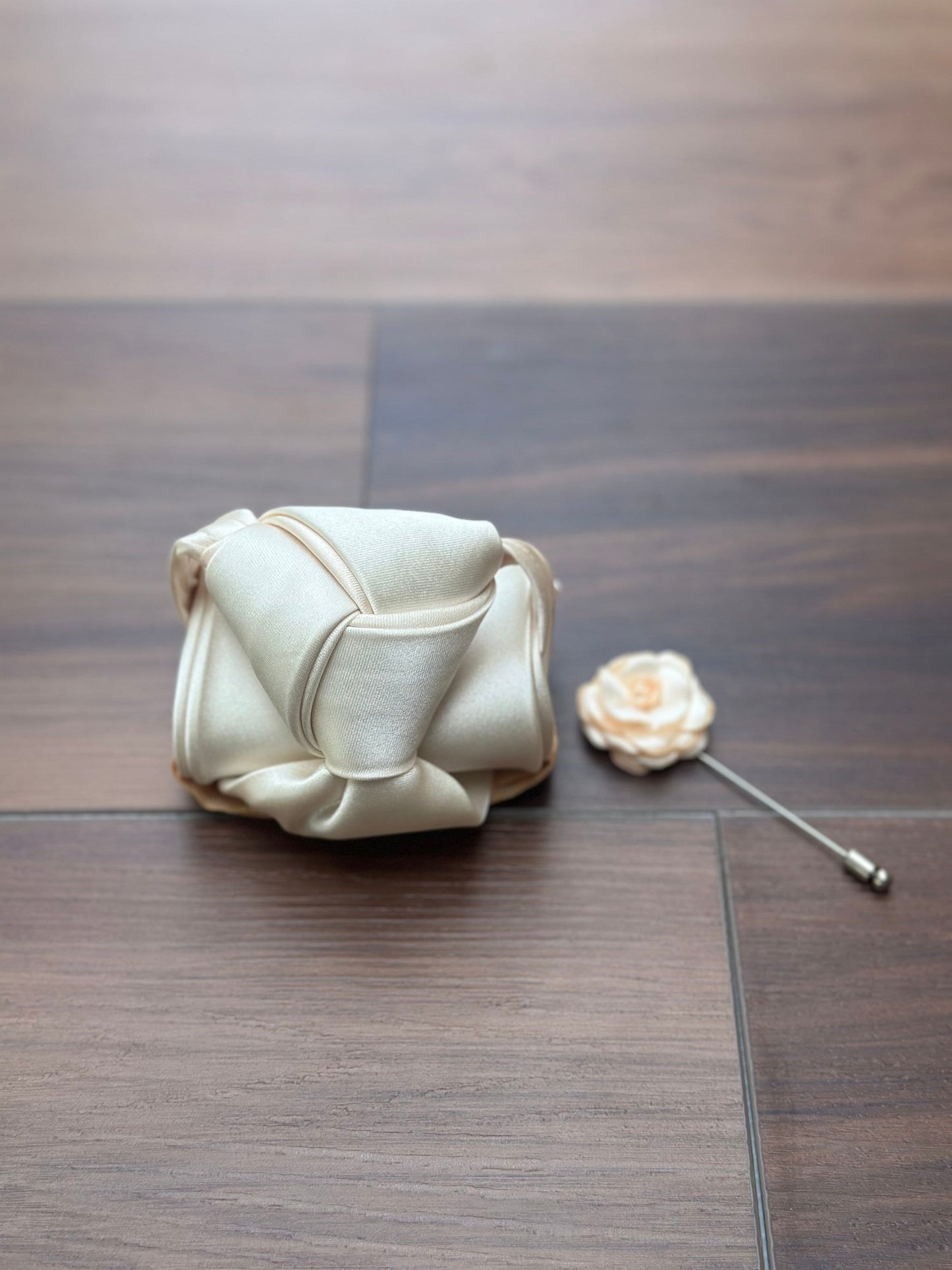 Double Trinity Knot Necktie: Pre-tied Wedding Neckwear