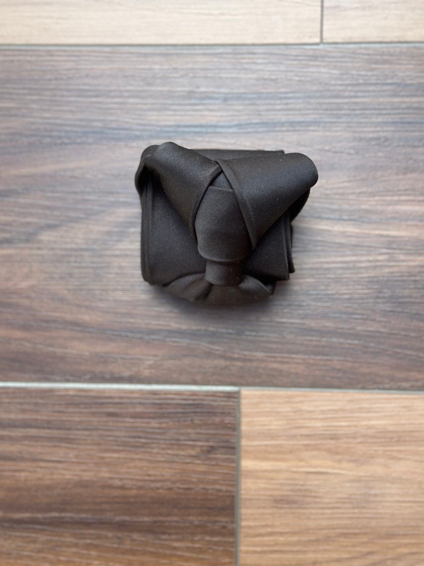 Queen Knot Necktie: Pre-tied Regal Wedding Necktie