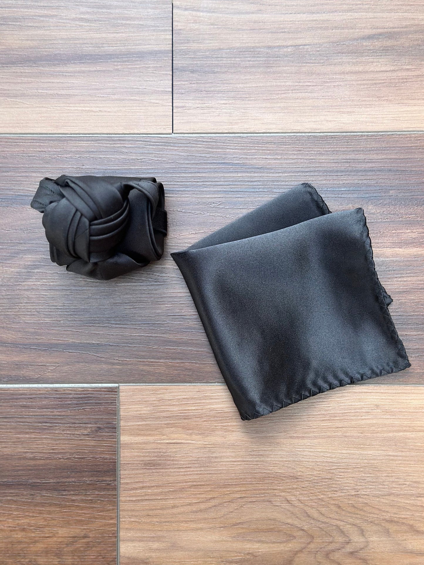 Resurrection Knot Necktie: Pre-tied Wedding Groomsmen Tie