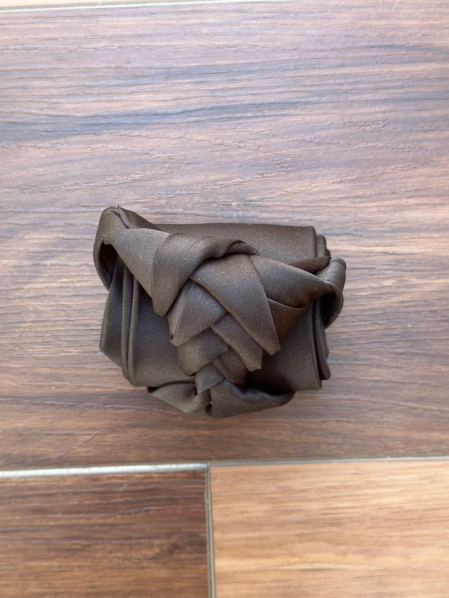 Scale Knot Necktie: Pre-Tied Wedding Necktie