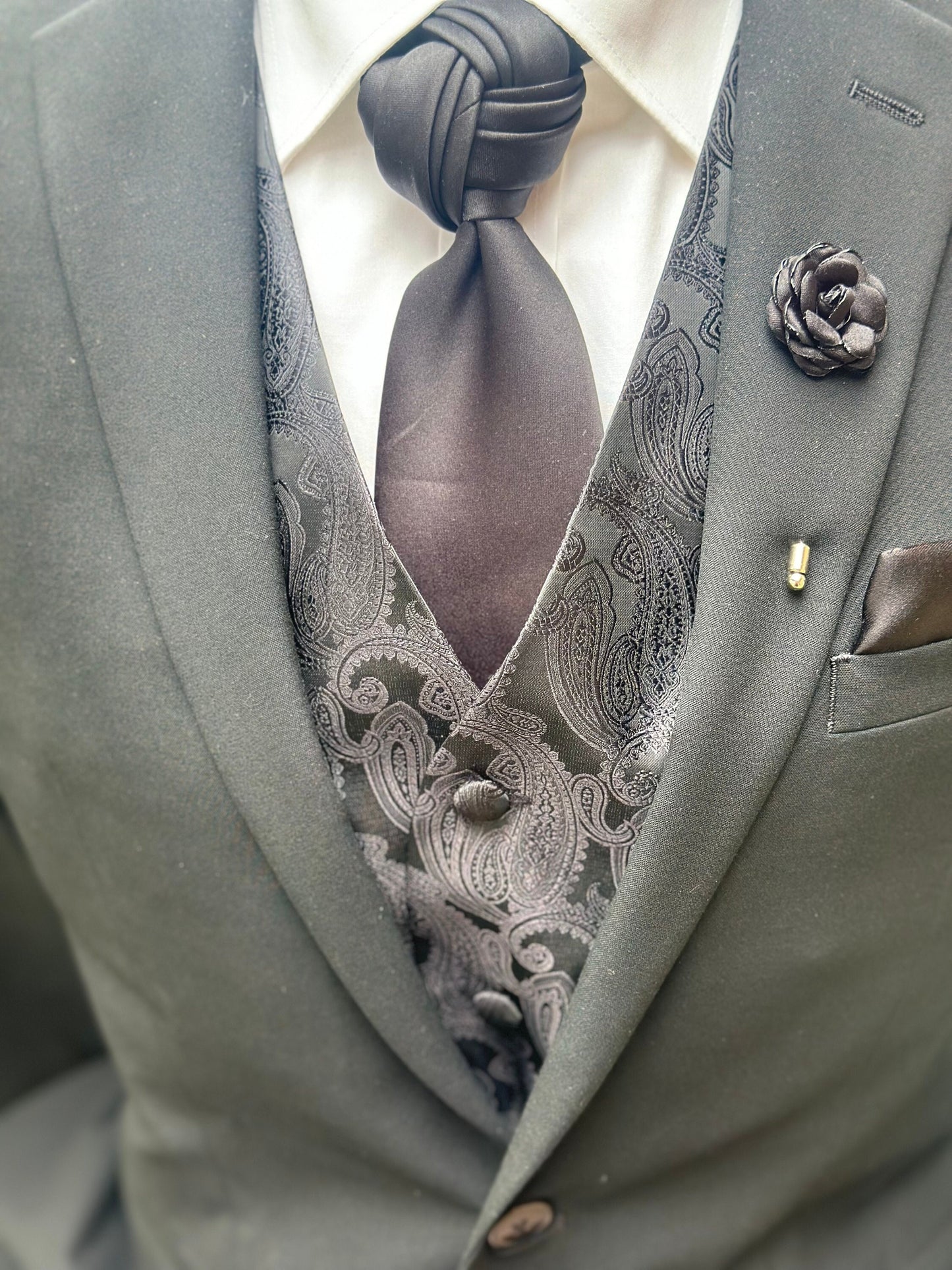 Resurrection Knot Necktie: Pre-tied Wedding Groomsmen Tie