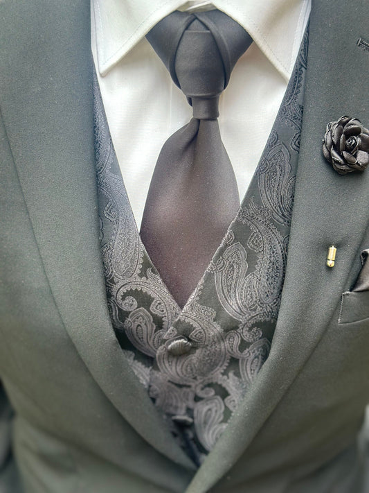 Queen Knot Necktie: Pre-tied Regal Wedding Necktie
