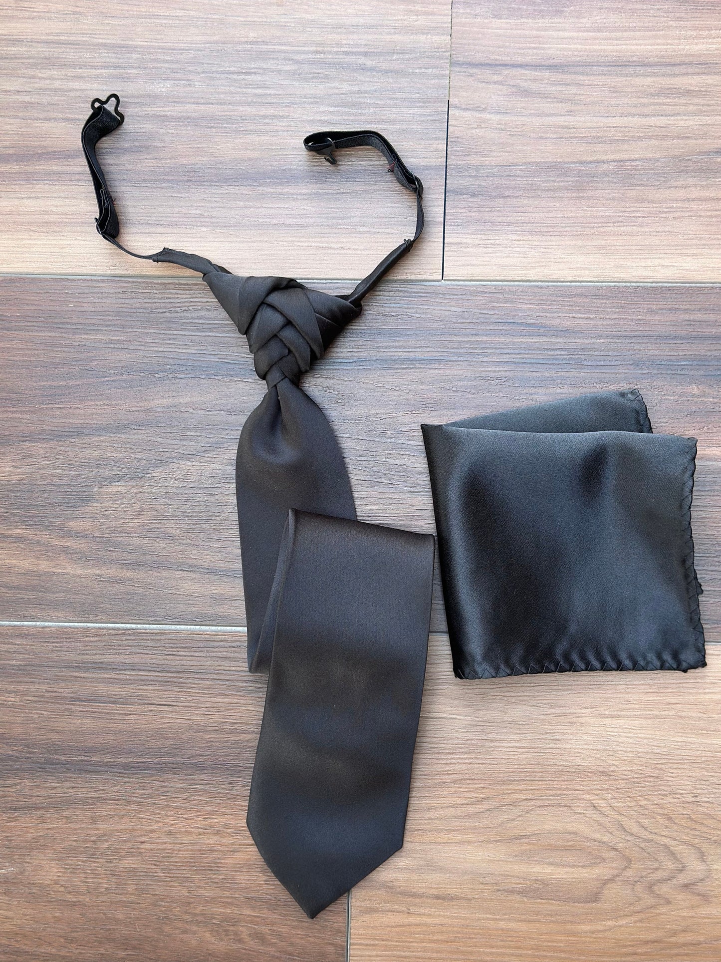 Scale Knot Necktie: Pre-Tied Wedding Necktie